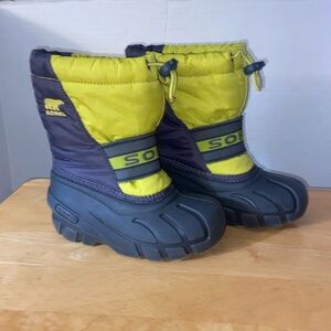 Sorel little kids Snow boots size 11 grey and neon yellow.